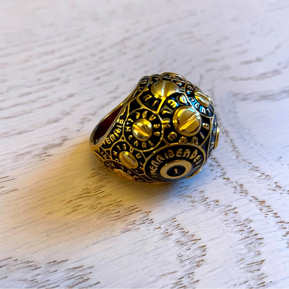 HENRI BENDEL NYC dome shaped ring